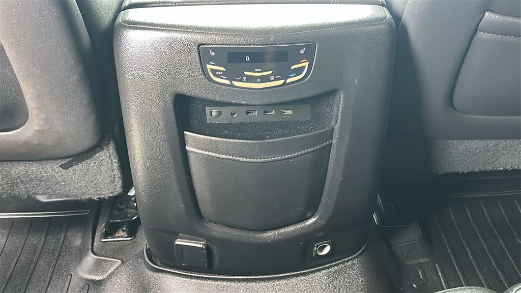 Used 2018 Cadillac Escalade Premium Luxury image 30
