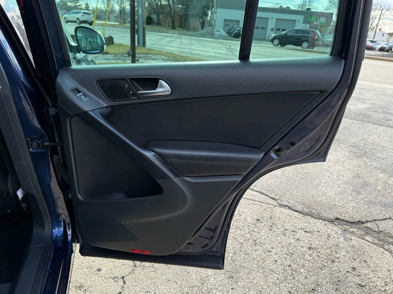 Used 2016 Volkswagen Tiguan SE image 16