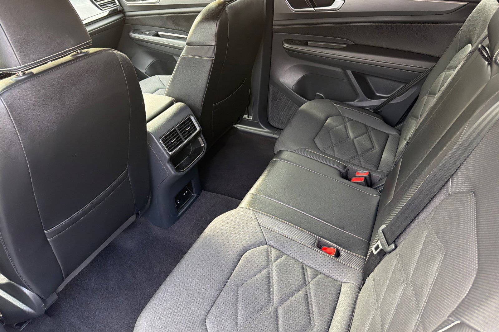 Used 2024 Volkswagen Atlas Cross Sport SE image 12