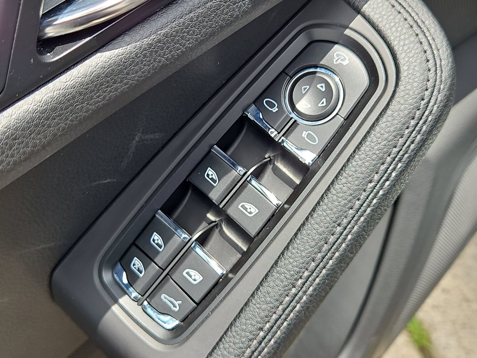 Used 2024 Porsche Macan AWD/4WD image 19