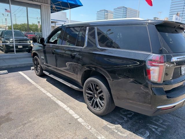 Used 2022 Chevrolet Suburban LT w/ LT Signature Plus Package RWD image 2