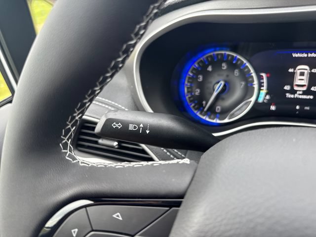 New 2027 Chrysler Pacifica Limited w/ S Appearance Package FWD image 16