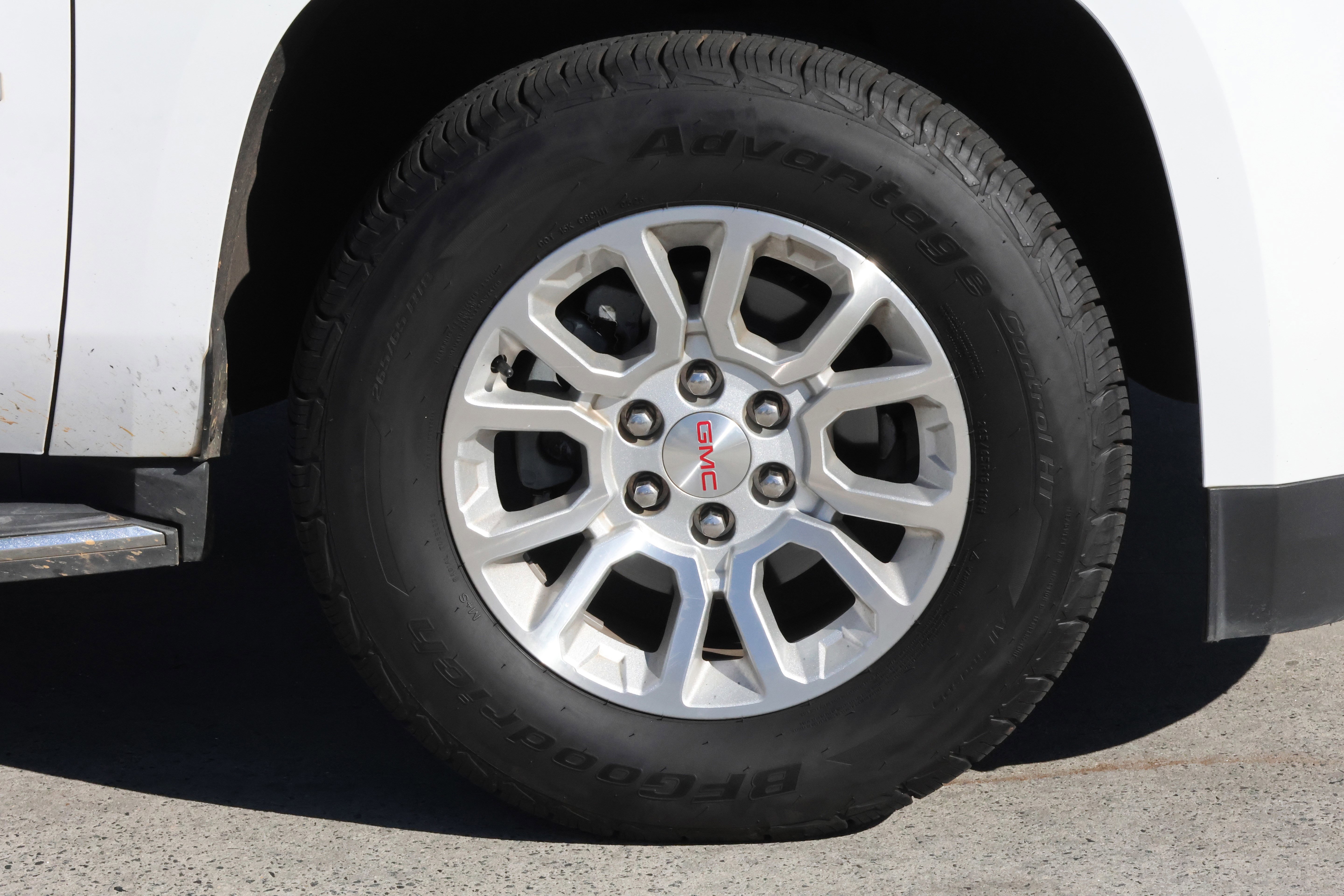 Used 2018 GMC Yukon SLT w/ Open Road Package image 11