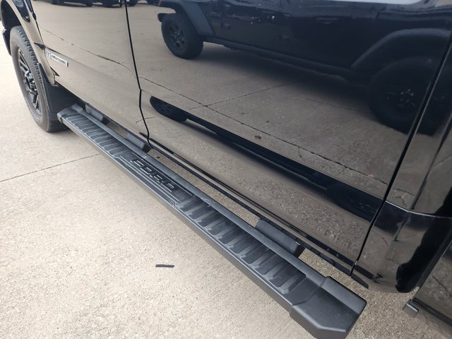 Used 2022 Ford F350 Lariat w/ Black Appearance Package image 8
