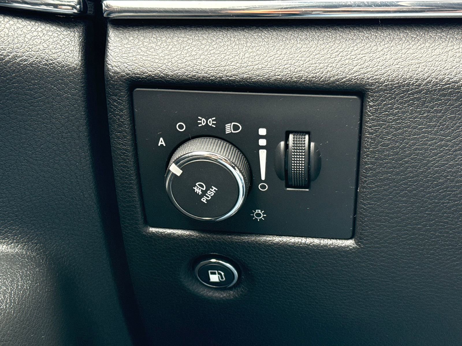 Used 2016 Jeep Grand Cherokee Limited image 31