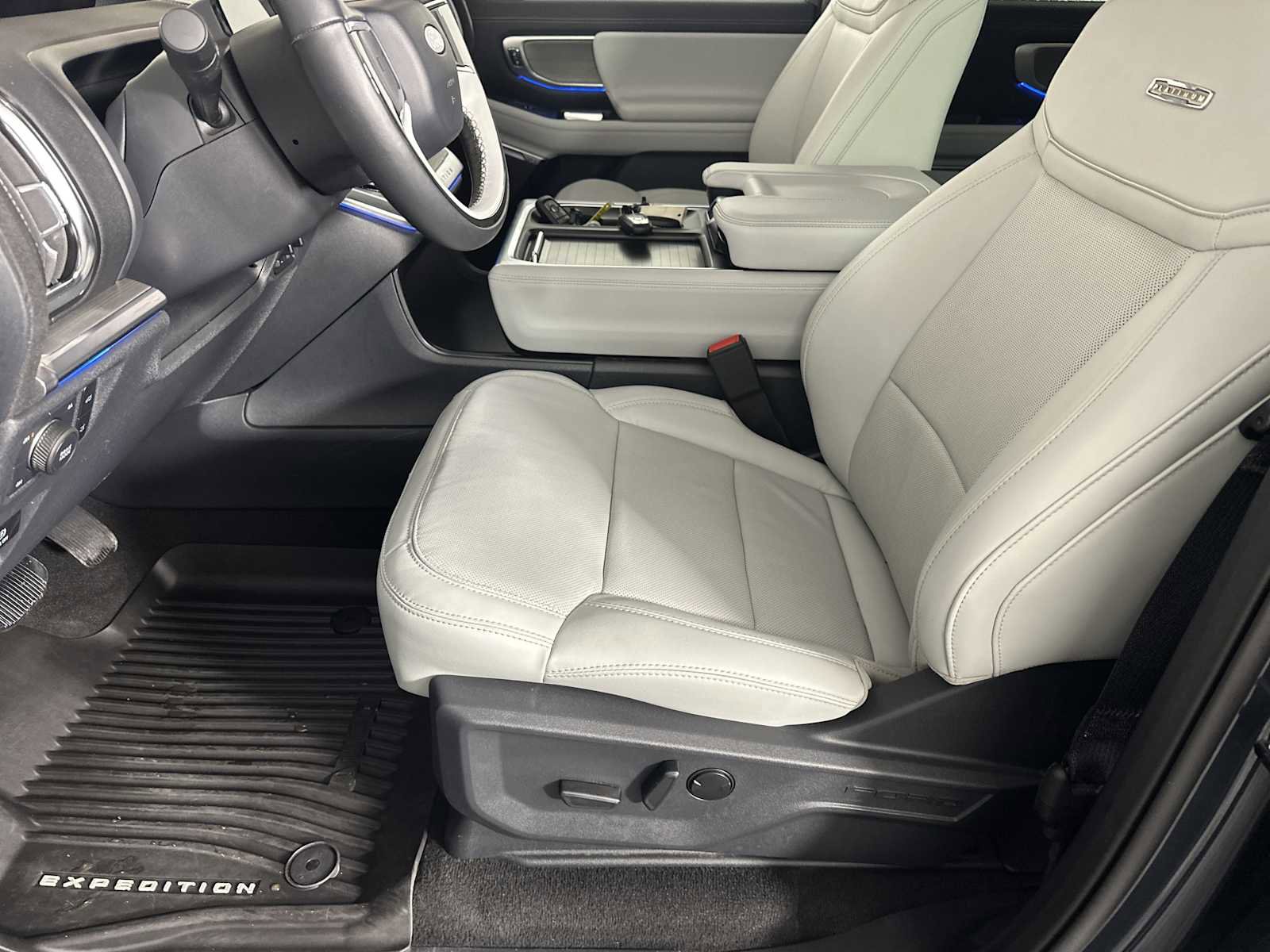 Used 2025 Ford Expedition Max Platinum AWD/4WD image 7