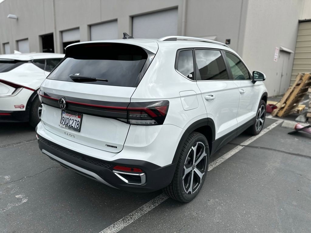 Used 2025 Volkswagen Taos SEL AWD/4WD image 6