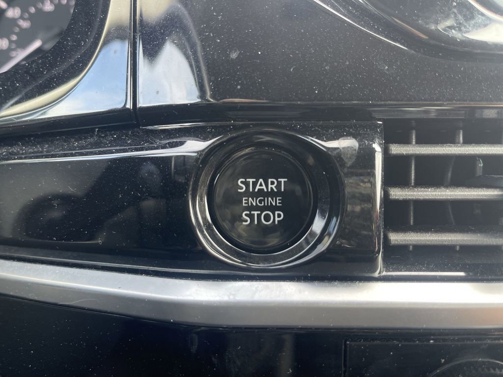 Used 2025 Nissan Pathfinder SV image 23