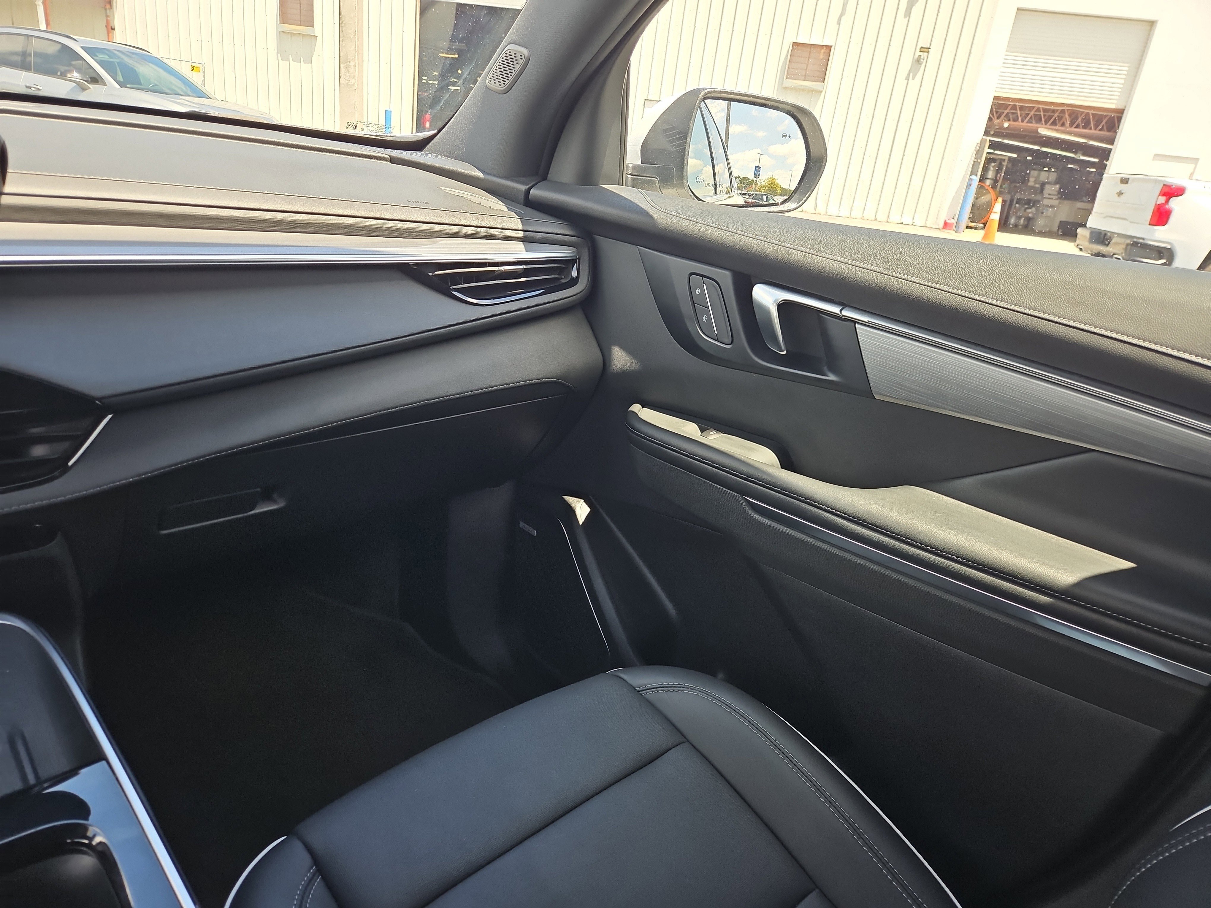 Used 2025 Buick Enclave Preferred FWD image 10