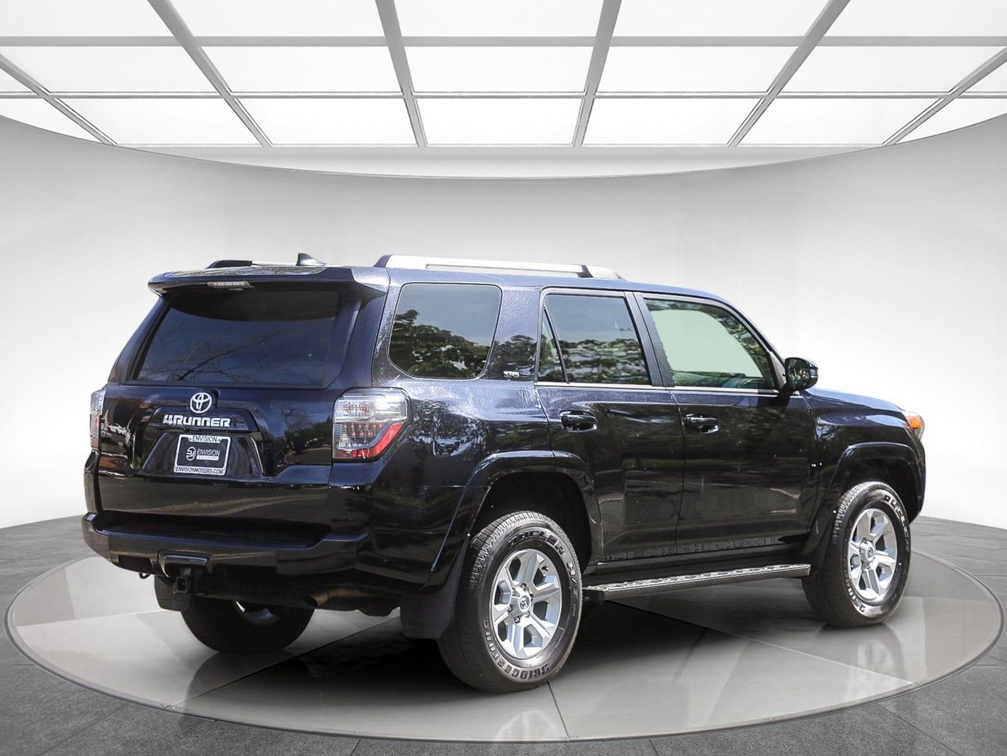 Used 2024 Toyota 4Runner SR5 AWD/4WD image 4