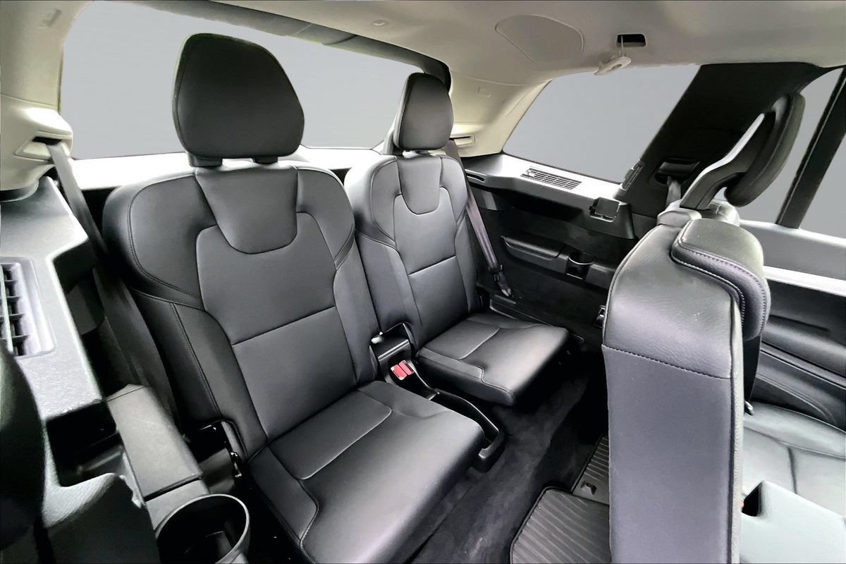 Used 2016 Volvo XC90 T8 Momentum w/ Vision Package AWD/4WD image 14