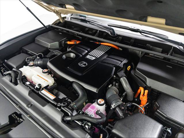 Used 2025 Lexus LX 700h Overtrail w/ Accessory Package (Z1) AWD/4WD image 9
