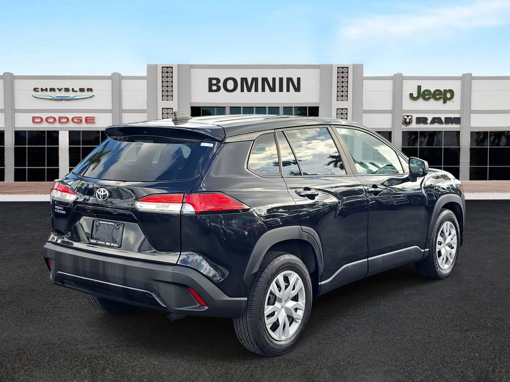 Used 2022 Toyota Corolla Cross L image 3