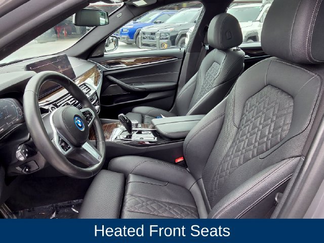 Used 2022 BMW 530e w/ Premium Package RWD image 21