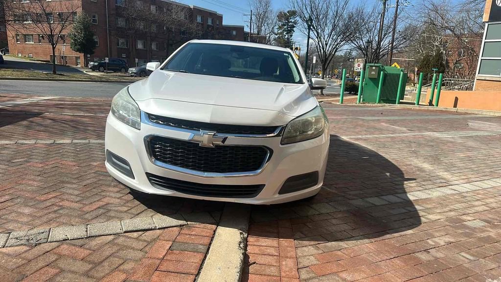 Used 2015 Chevrolet Malibu LT image 2