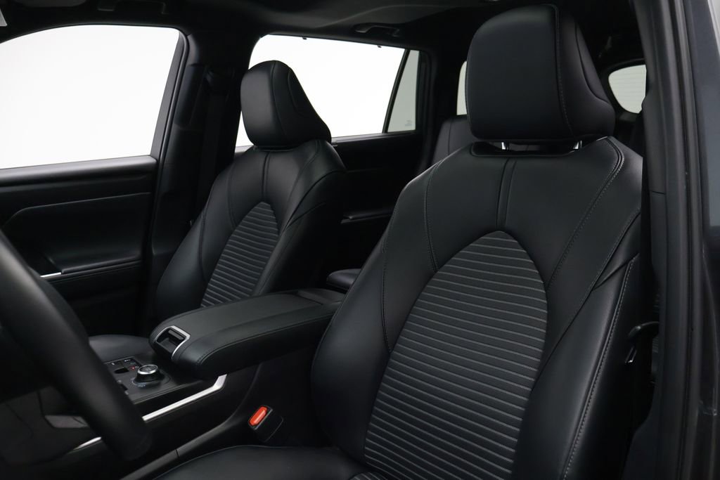 Used 2025 Toyota Highlander XSE image 13