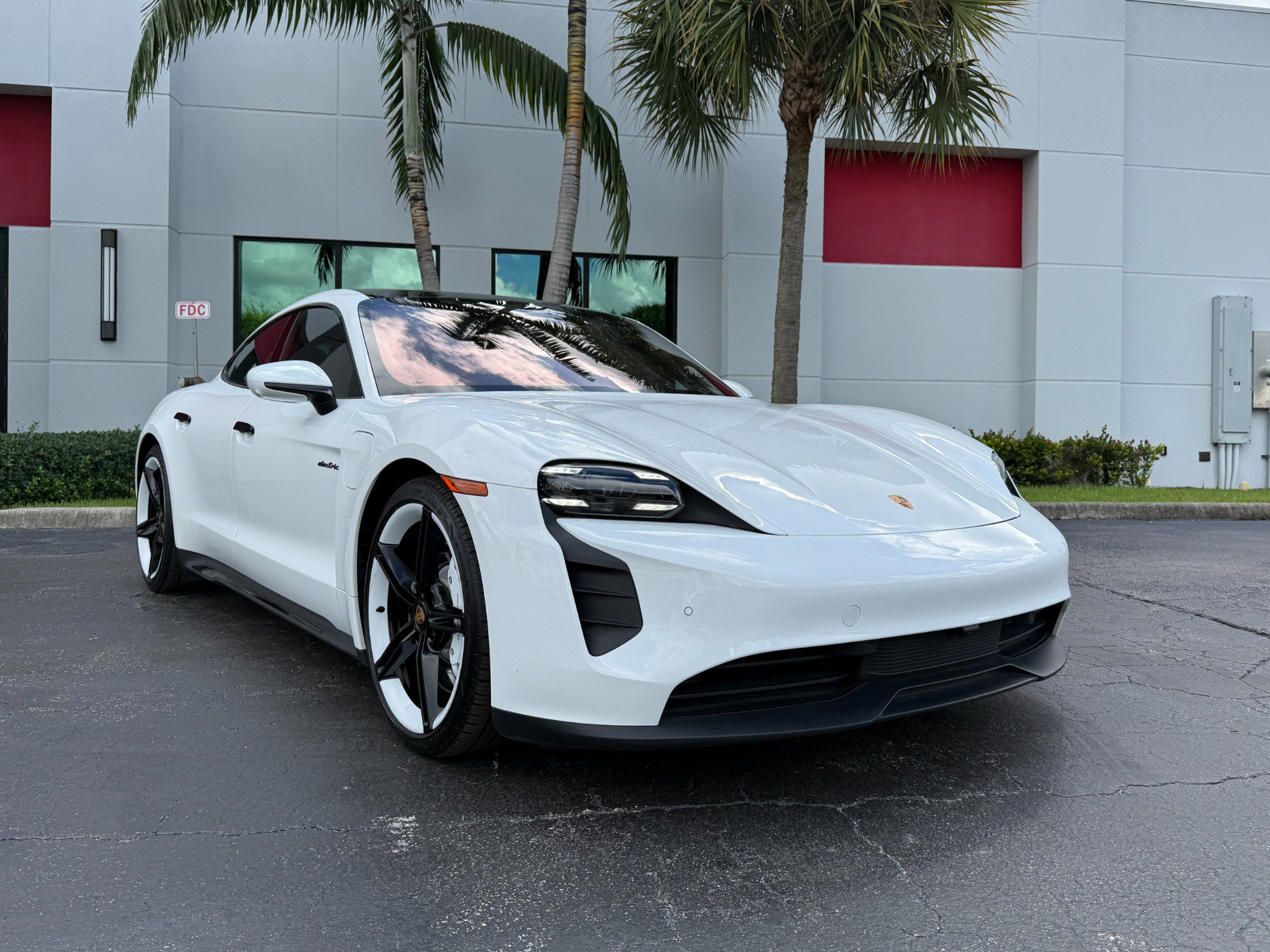 Used 2022 Porsche Taycan GTS image 5