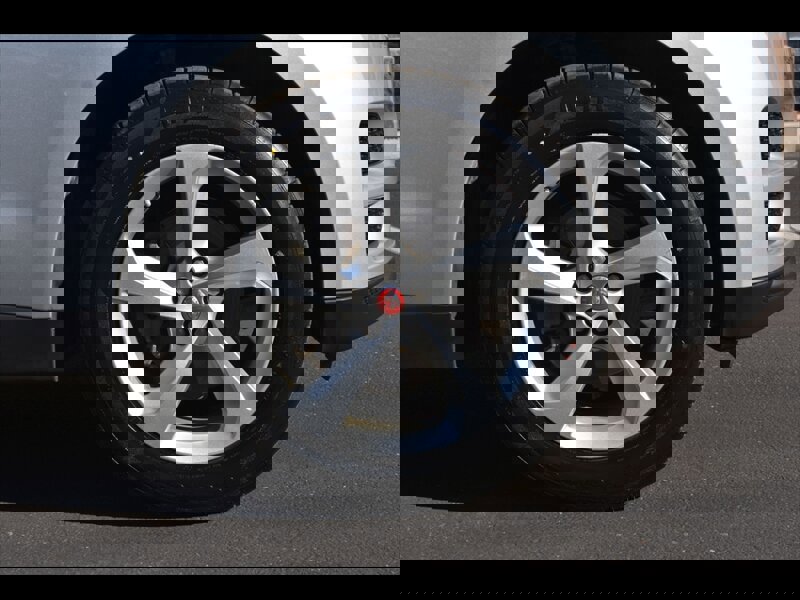 Used 2019 Jaguar F-PACE Premium image 38