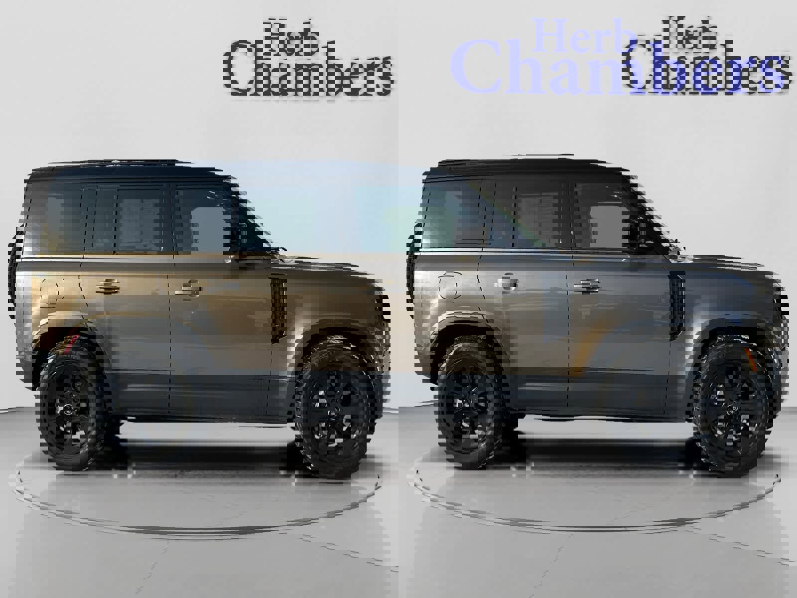 Used 2025 Land Rover Defender 110 S image 5