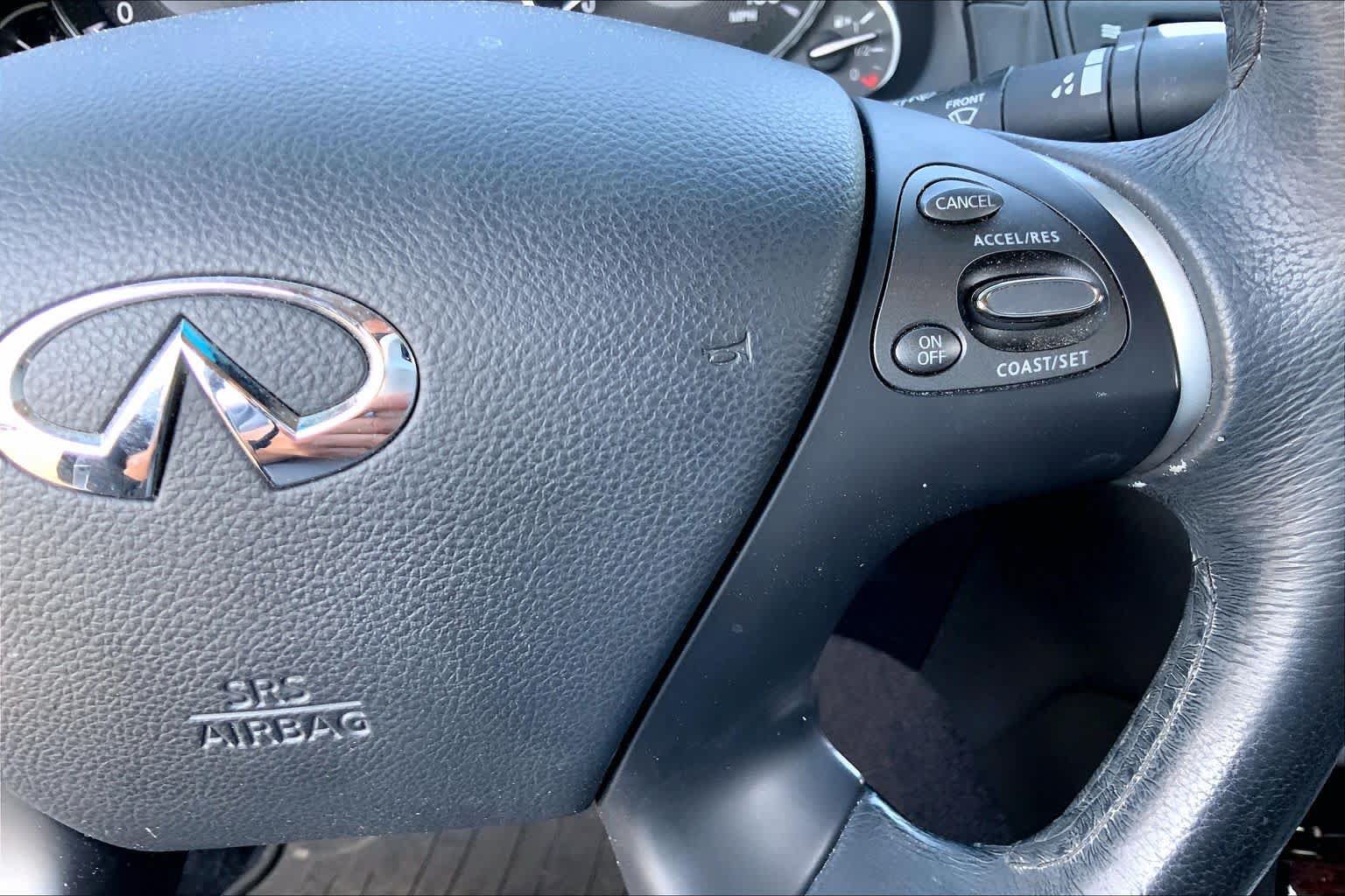 Used 2016 INFINITI Q70 3.7 AWD/4WD image 25