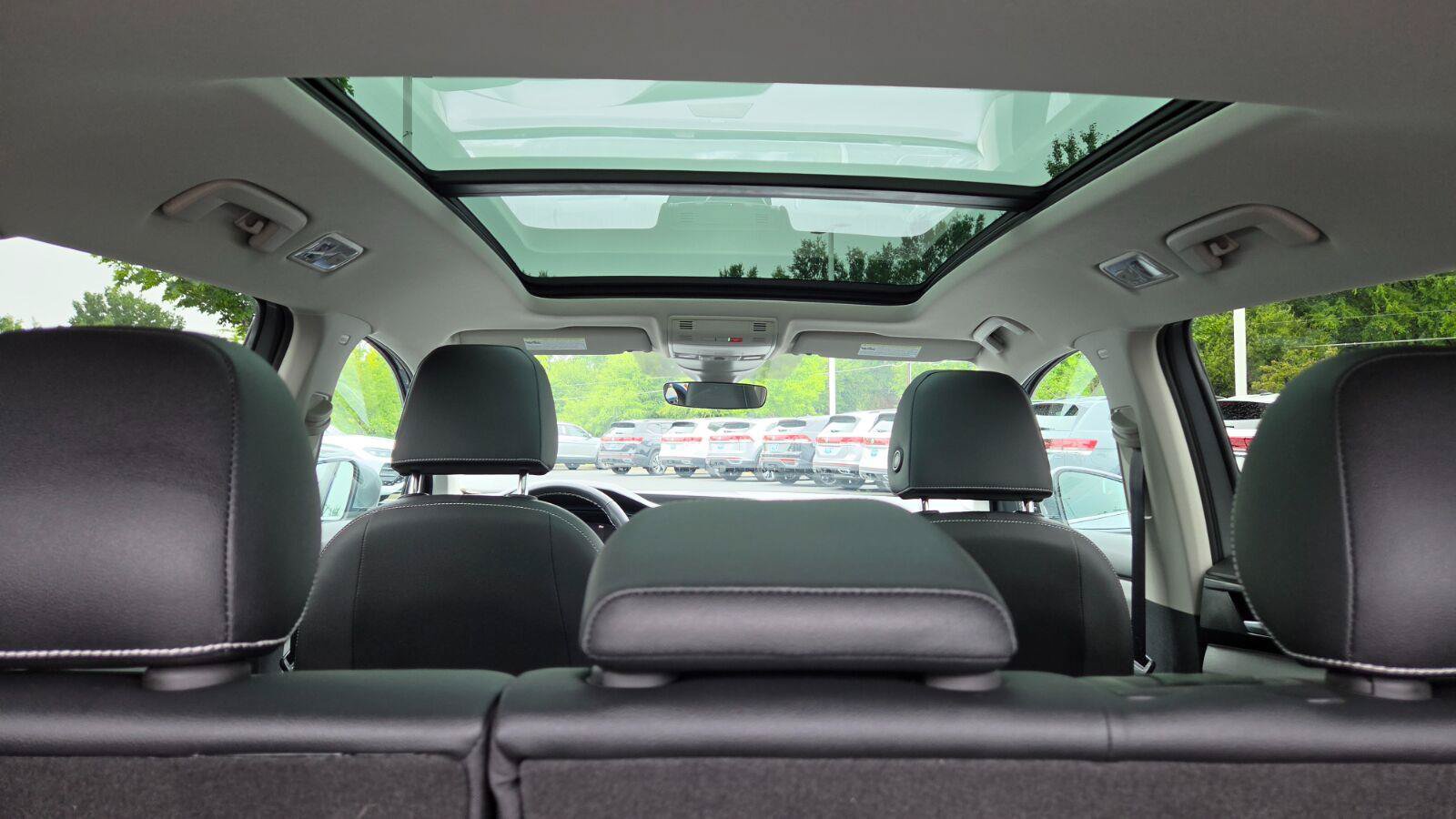 Used 2023 Volkswagen Taos SE w/ Panoramic Sunroof Package FWD image 53