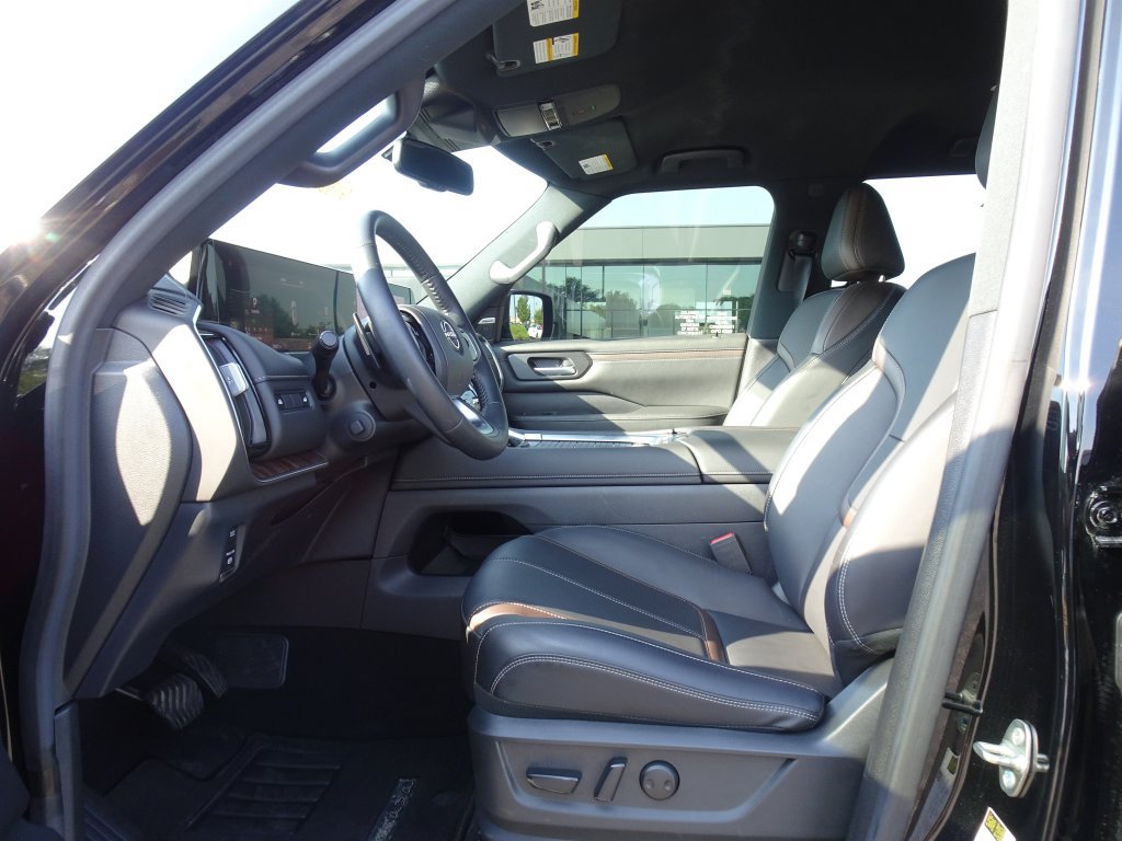 Used 2025 Nissan Armada SL w/ Captain's Chari Seat Package AWD/4WD image 9