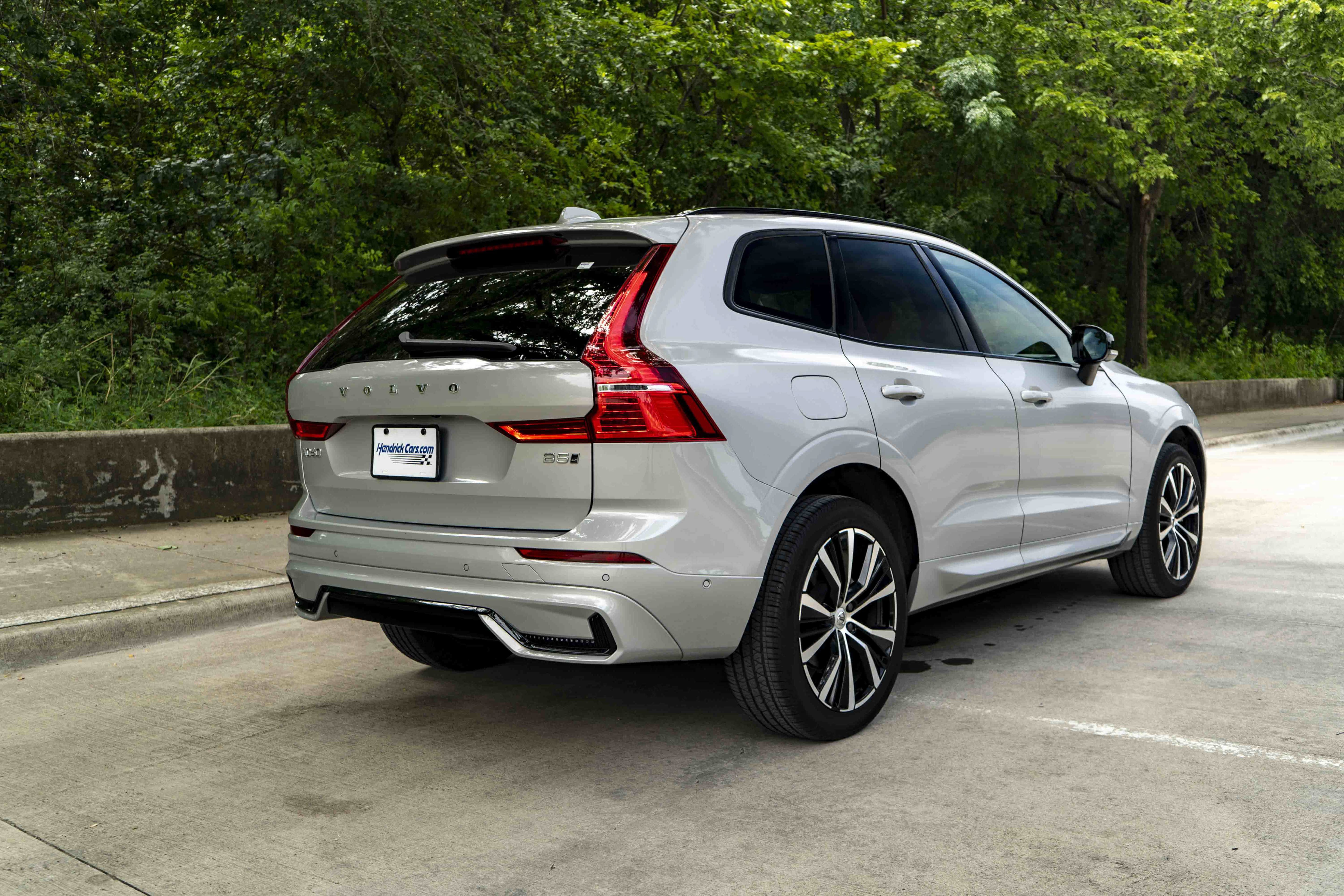 Used 2024 Volvo XC60 B5 Plus AWD/4WD image 9