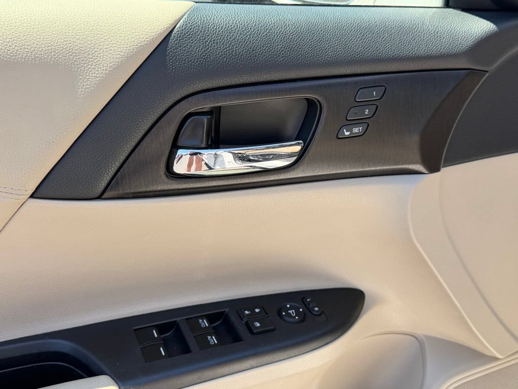 Used 2015 Honda Accord Touring image 20
