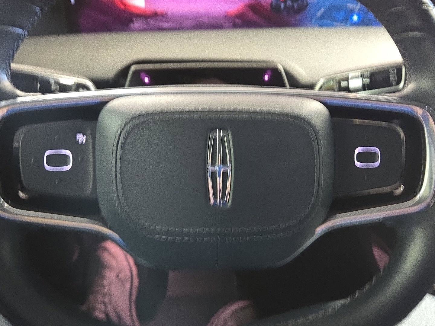 Used 2024 Lincoln Nautilus Reserve image 8