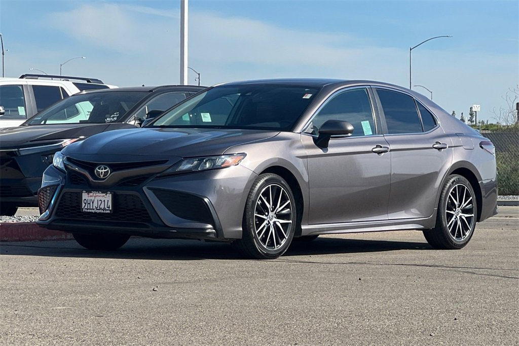 Used 2022 Toyota Camry SE image 10