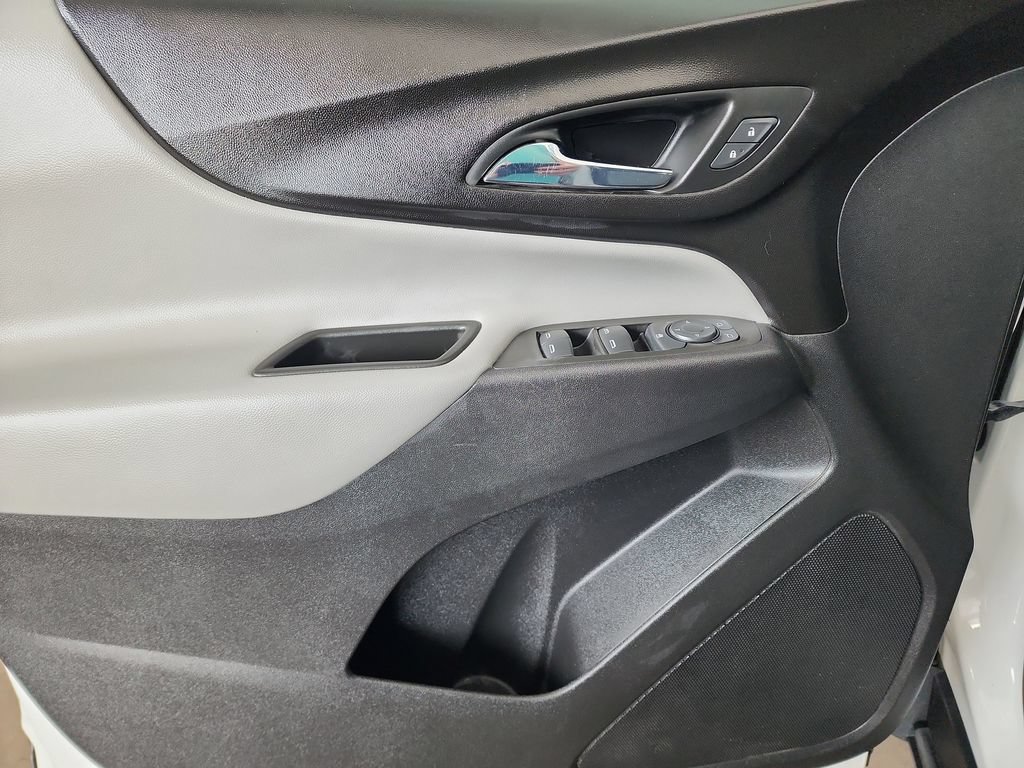 Used 2021 Chevrolet Equinox LS FWD image 13