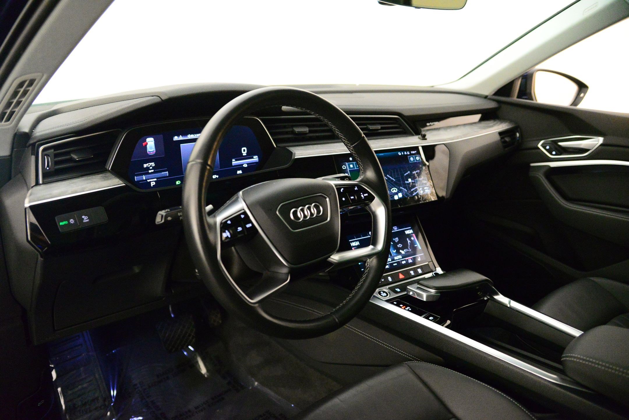 Certified 2021 Audi e-tron Premium image 3