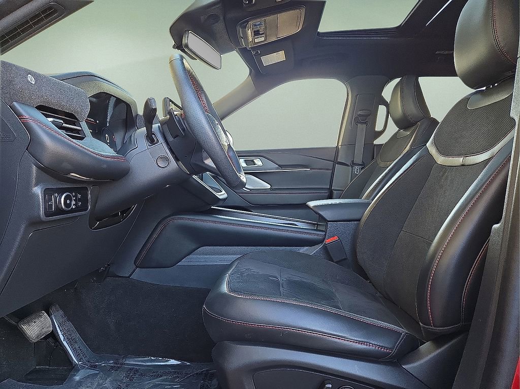 Used 2025 Ford Explorer ST image 24