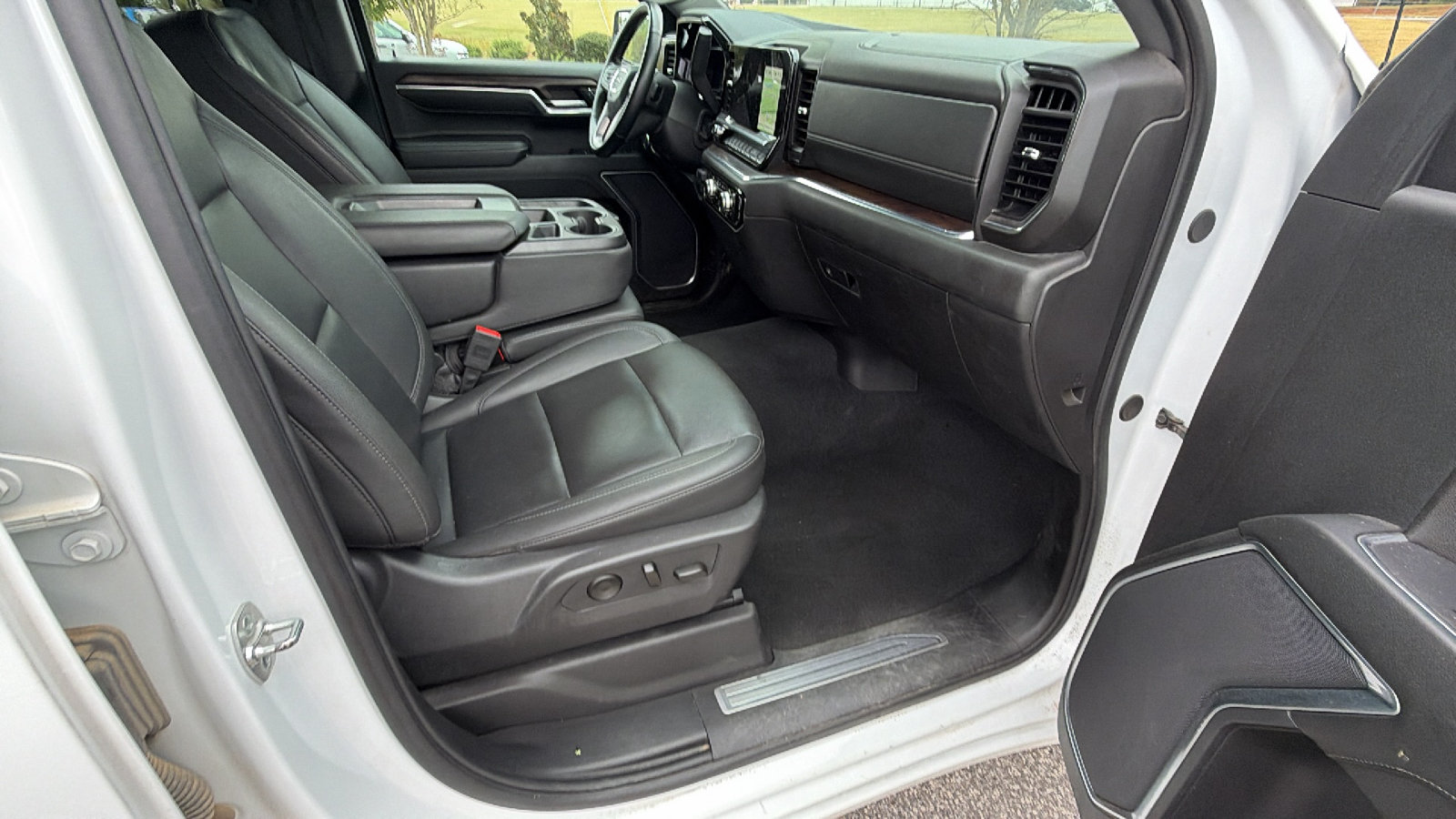 Used 2025 GMC Sierra 1500 SLT AWD/4WD image 19