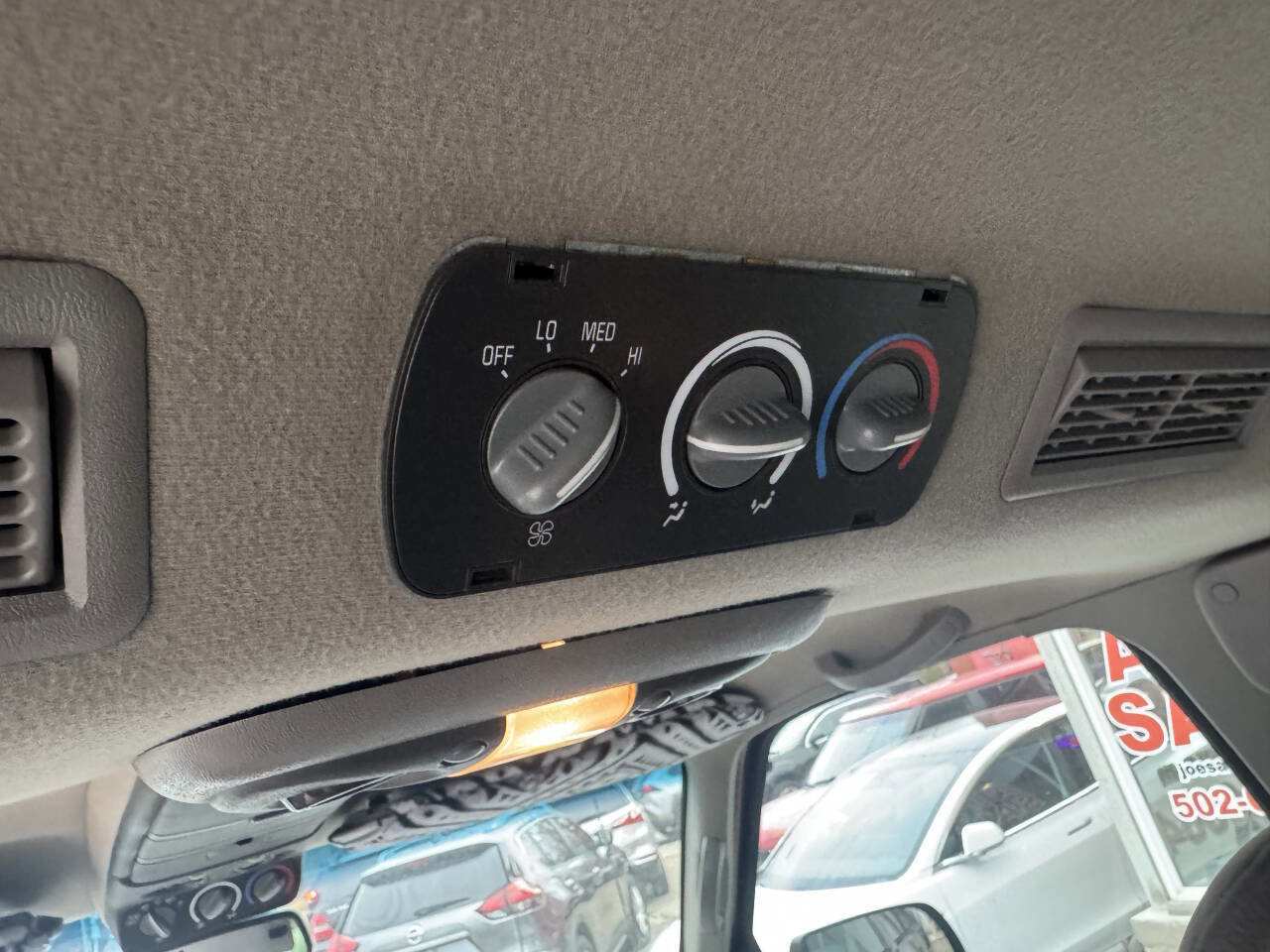 Used 1996 GMC Suburban 4WD image 17