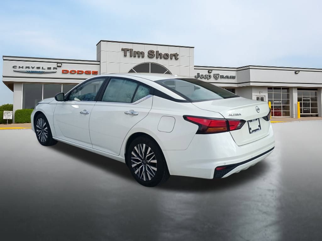 Used 2024 Nissan Altima 2.5 SV image 3