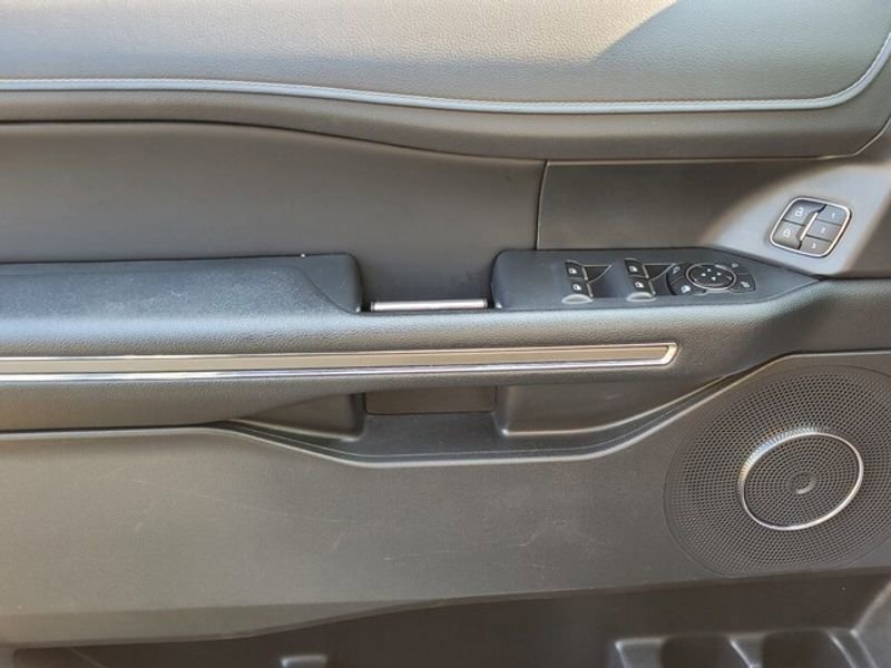 Used 2024 Ford Expedition XLT image 28