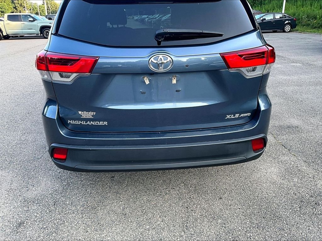 Used 2017 Toyota Highlander XLE AWD/4WD image 10