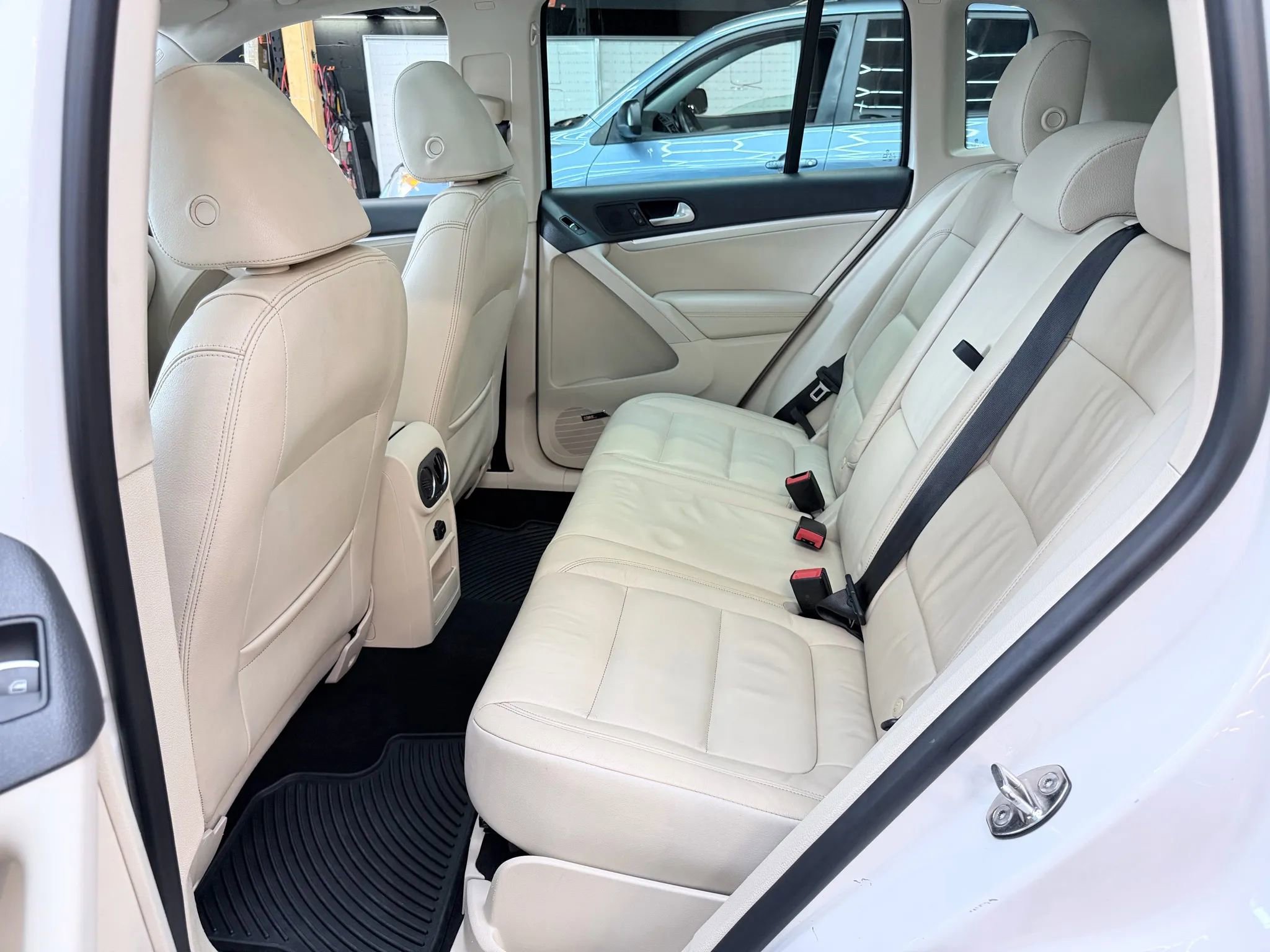 Used 2012 Volkswagen Tiguan SEL AWD/4WD image 21