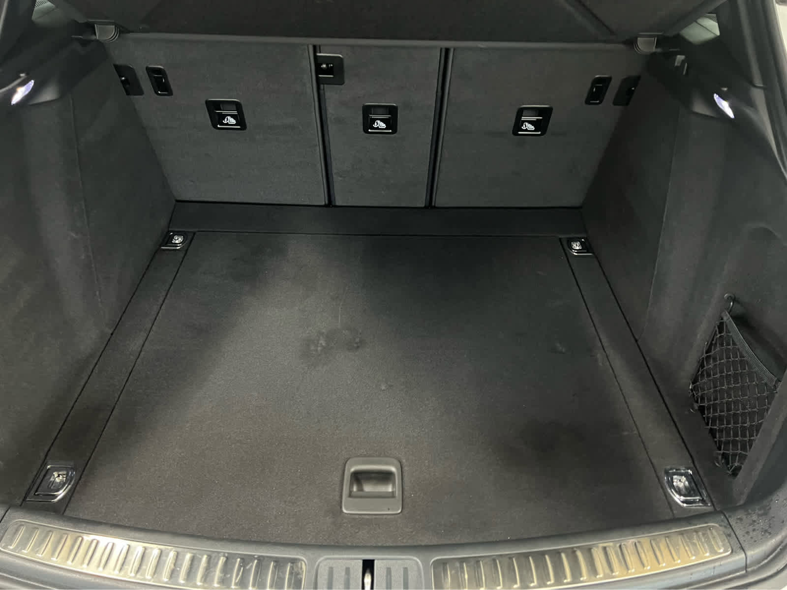 Used 2024 Porsche Macan image 26