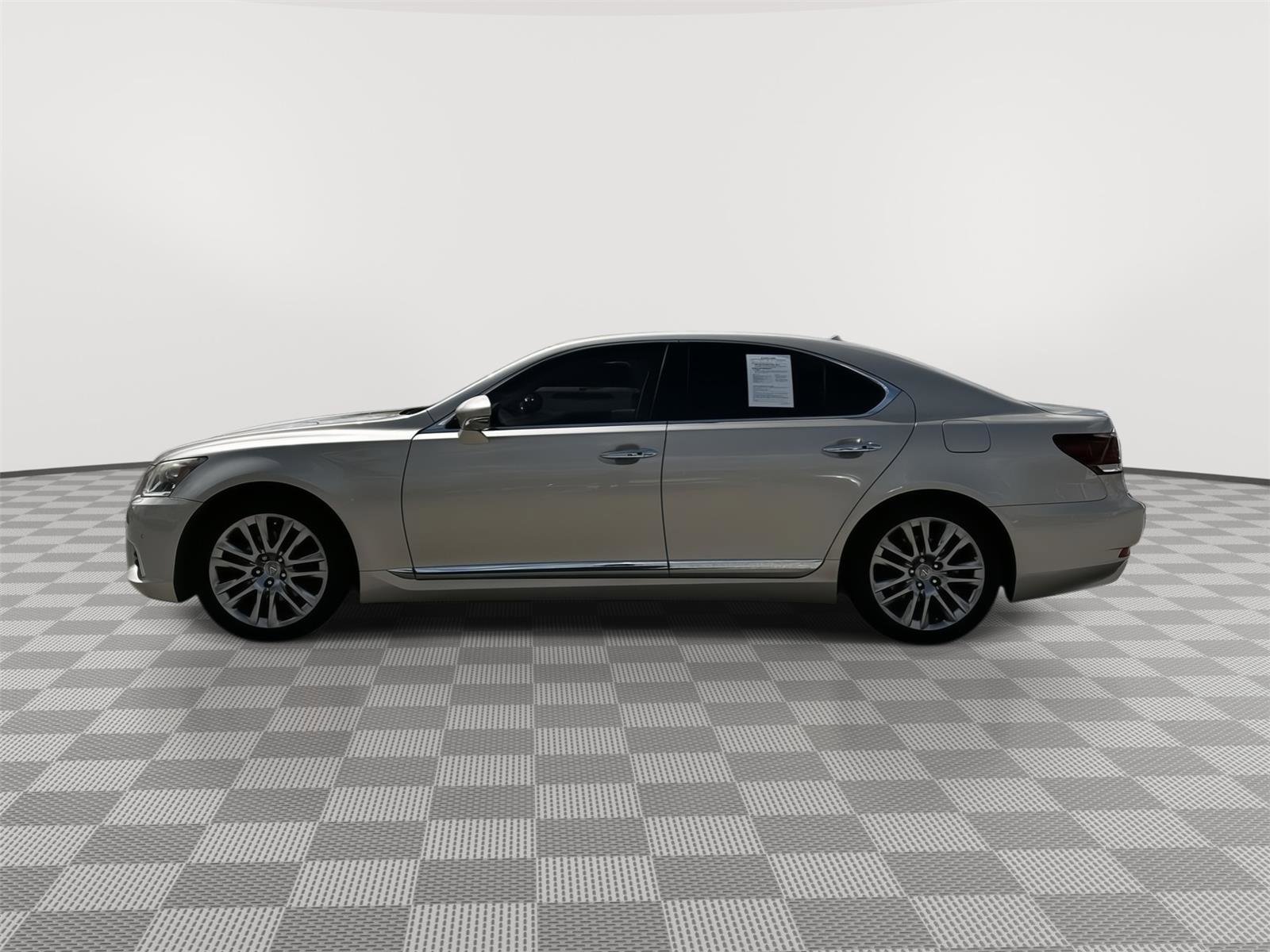 Used 2013 Lexus LS 460 w/ Comfort Pkg RWD image 3