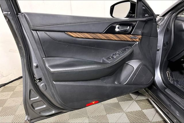 Used 2018 Nissan Maxima Platinum image 23