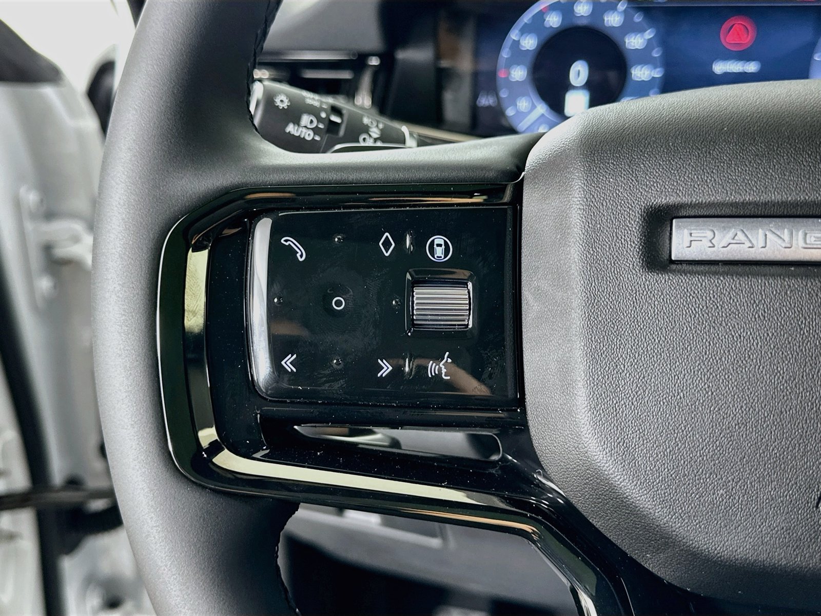 New 2026 Land Rover Range Rover Evoque S AWD/4WD image 18