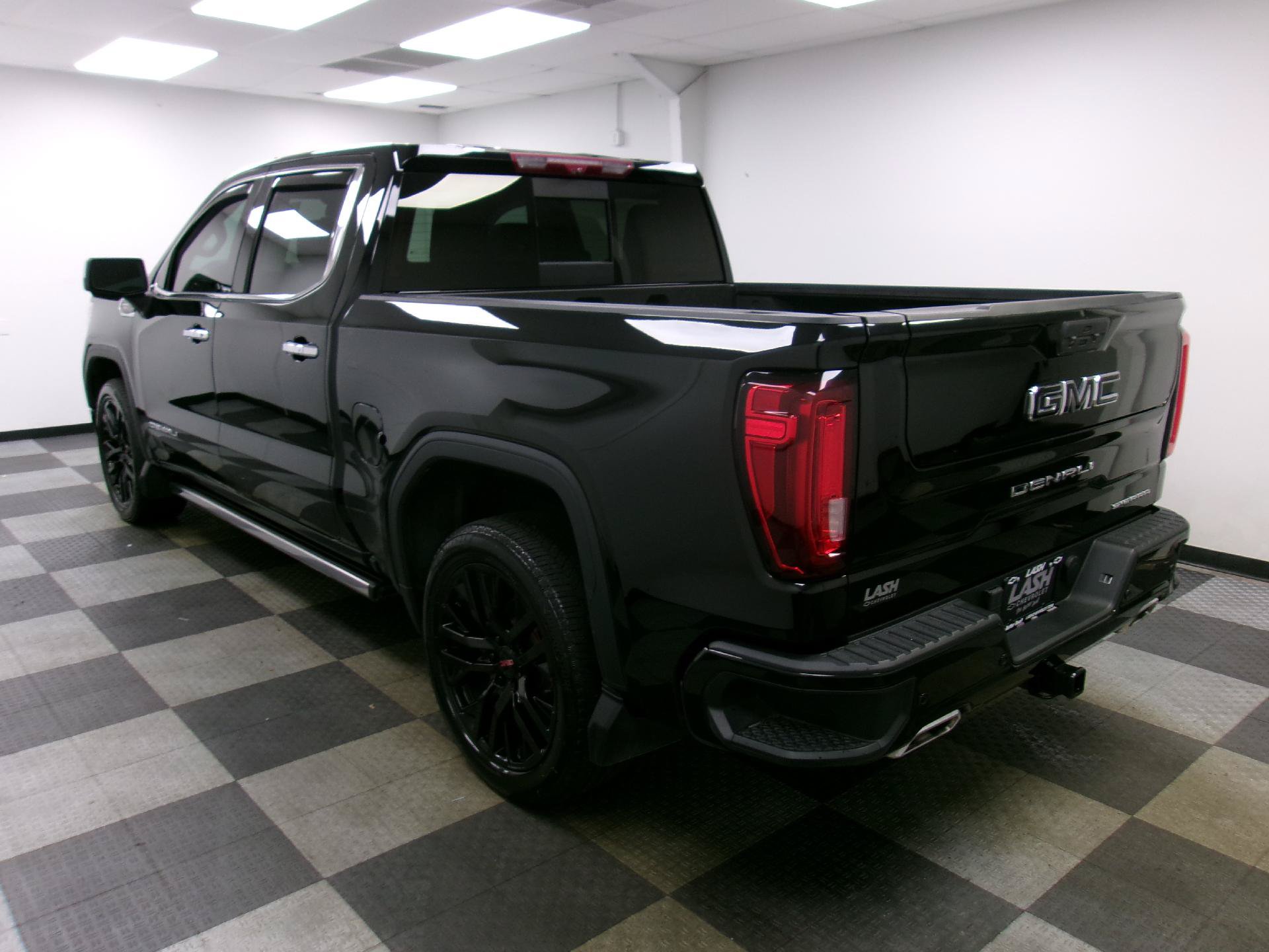 Used 2021 GMC Sierra 1500 Denali w/ Denali Carbonpro Edition AWD/4WD image 2