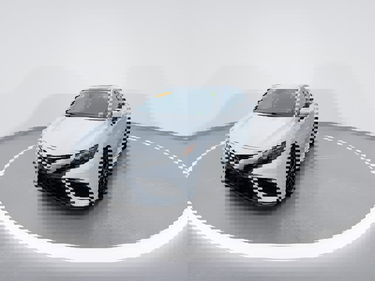 Used 2021 Toyota Camry SE w/ Cold Weather Package image 7