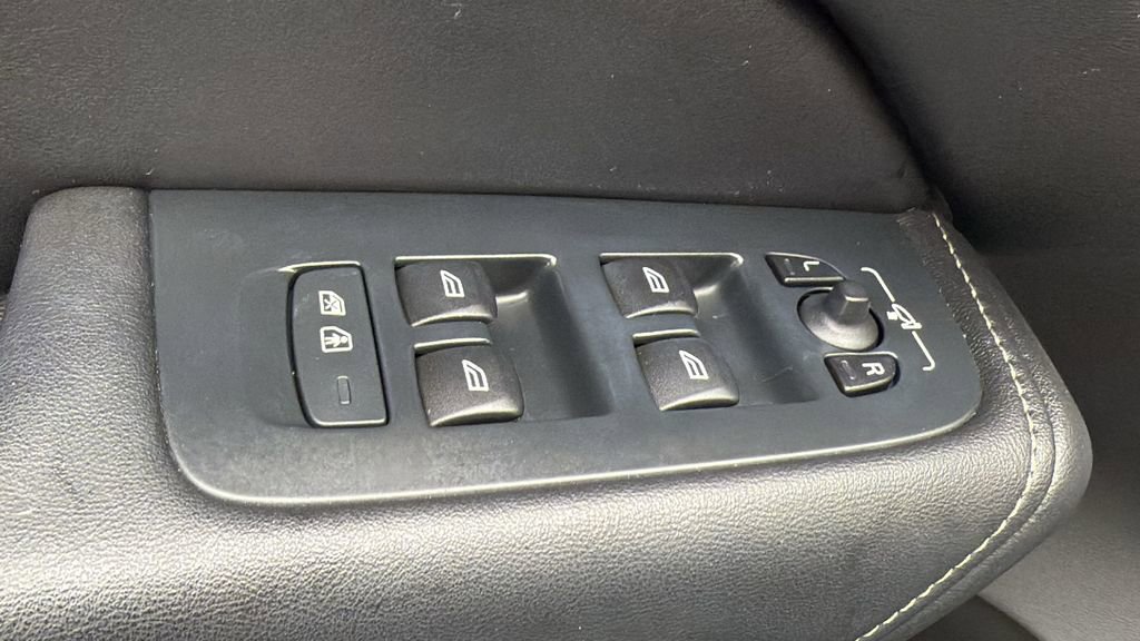 Certified 2024 Volvo XC60 B5 Ultimate w/ Climate Package image 15