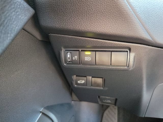 Used 2023 Toyota Corolla Cross XLE w/ Convenience Package FWD image 26