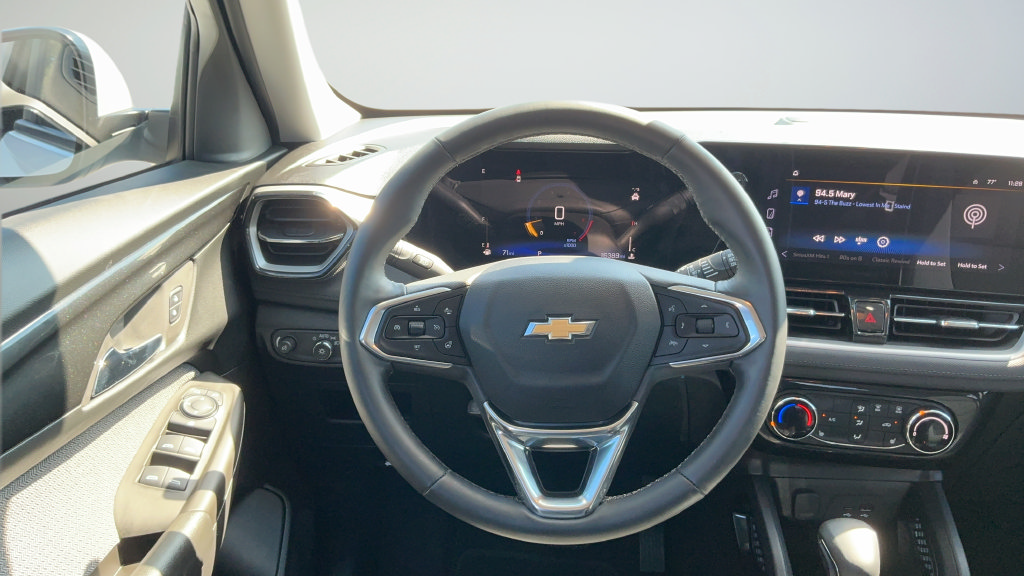 Used 2026 Chevrolet TrailBlazer LT w/ LT Cold Weather Package FWD image 9