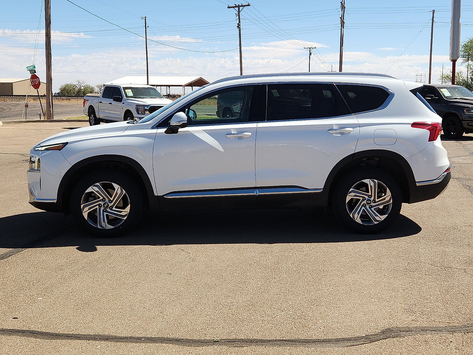 Used 2023 Hyundai Santa Fe SEL w/ Premium Package AWD/4WD image 2