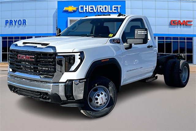 New 2026 GMC Sierra 3500 Pro w/ Convenience Package image 2